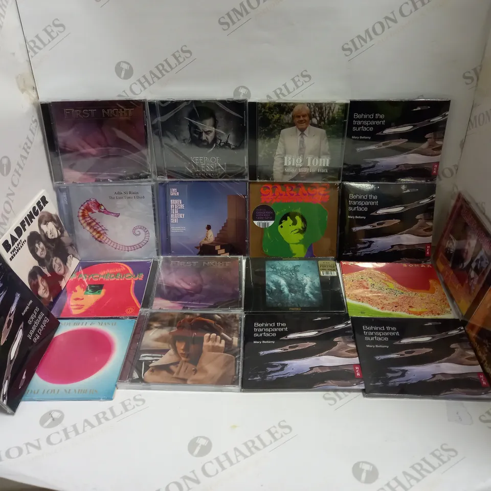 LOT OF APPROXIMATELY 50 CDS & CASSETTES, TO INCLUDE TAYLOR SWIFT, LEWIS CAPALDI, ARCTIC MONKEYS, ETC