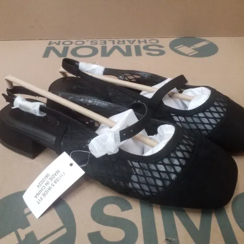 BOX CONTAINING APPROXIMATELY 9 PAIRS OF BRAND NEW SIMPLY BE BLACK JUPITER WIDE MESH SLINGBACK FLATS - SIZE 5