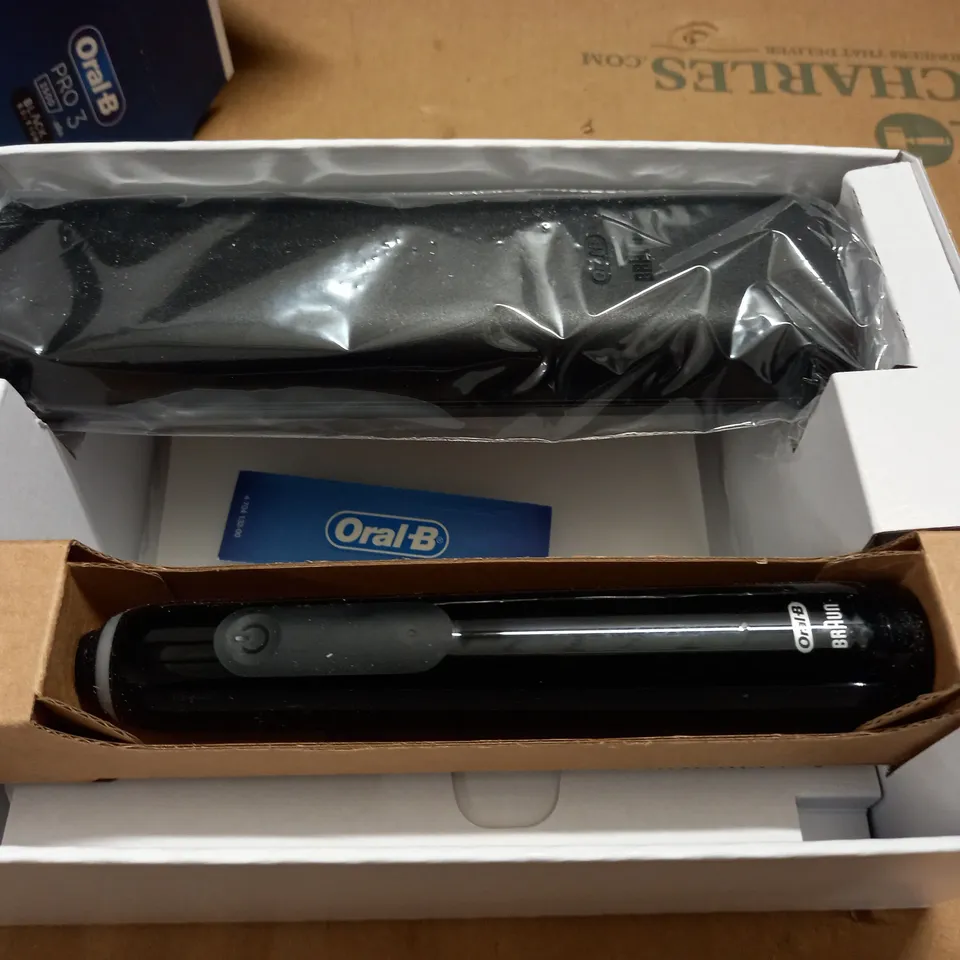 BOXED ORAL-B PRO 3 3500 ELECTRIC TOOTHBRUSH