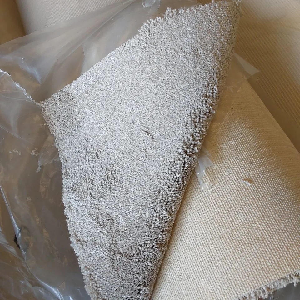ROLL OF QUALITY EC HEARTLAND HEATHERS OYSTER CARPET // SIZE: APPROXIMATELY 5 X 7.9m