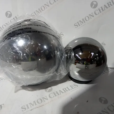 BOXED KELLY HOPPEN SET OF 2 INDOOR OUTDOOR PRELIT GLASS DECOR, REFLECTIVE ORBS