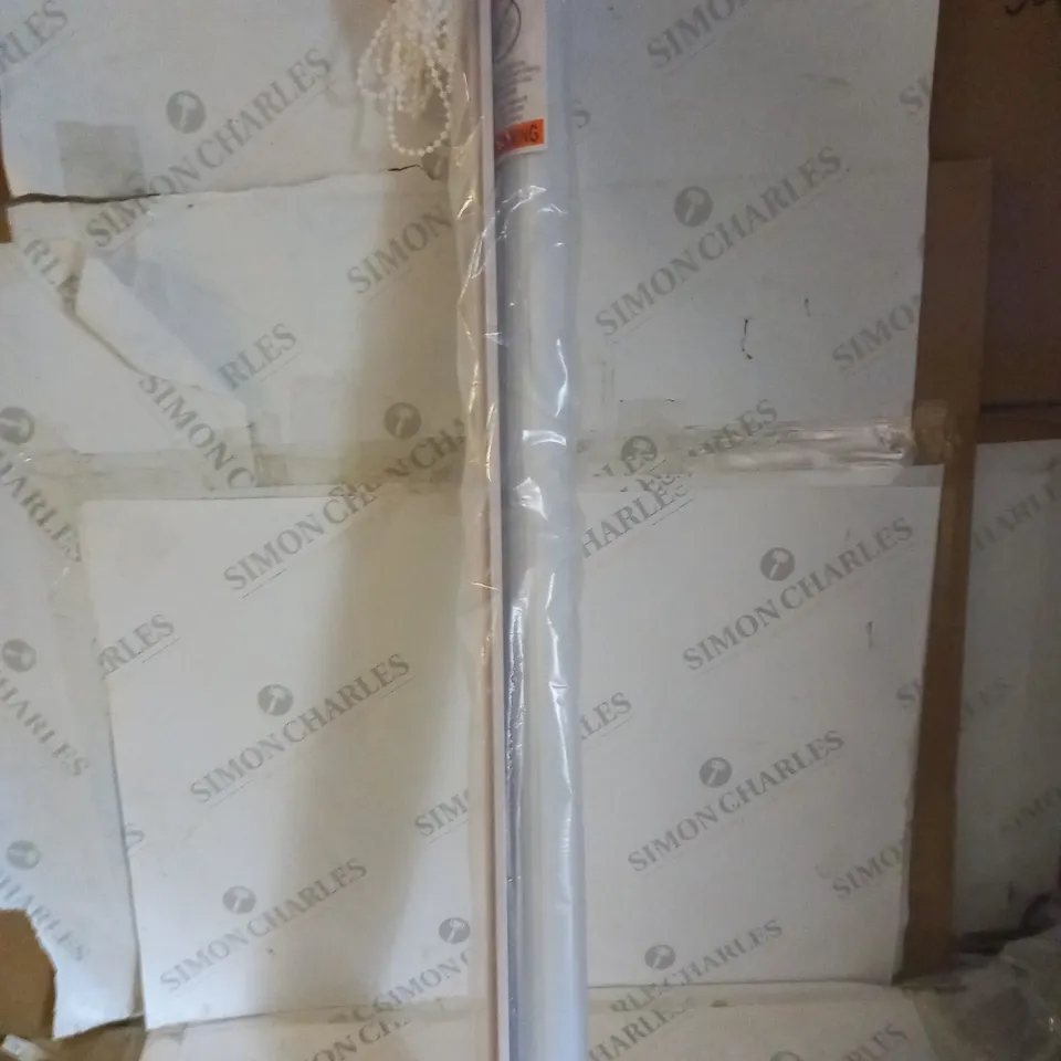 BOXED DESIGNER ROLLER BLIND IN WHITE - 90CM