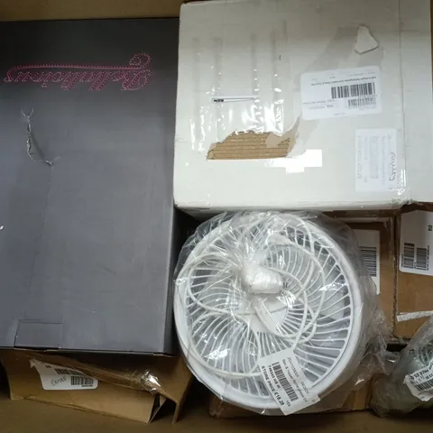 APPROXIMATELY 15 ASSORTED ITEMS TO INCLUDE BEN DE LISI CANDLE, EXENDABLE FAN, SUNGLASSES, ETC - COLLECTION ONLY