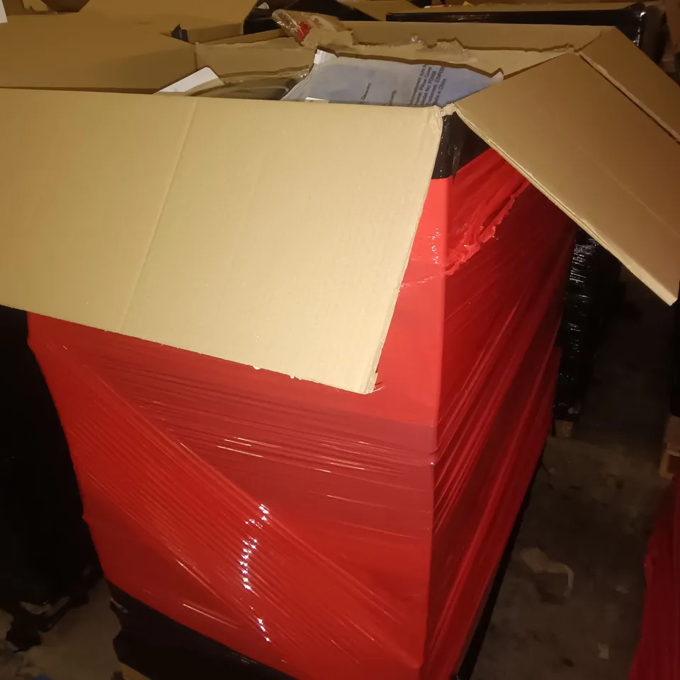 PALLET OF ASSORTED ITEMS TO INCLUDE WILLOW+SIM BABY BIBS, PADDED ENVELOPES AND GIFT BAGS