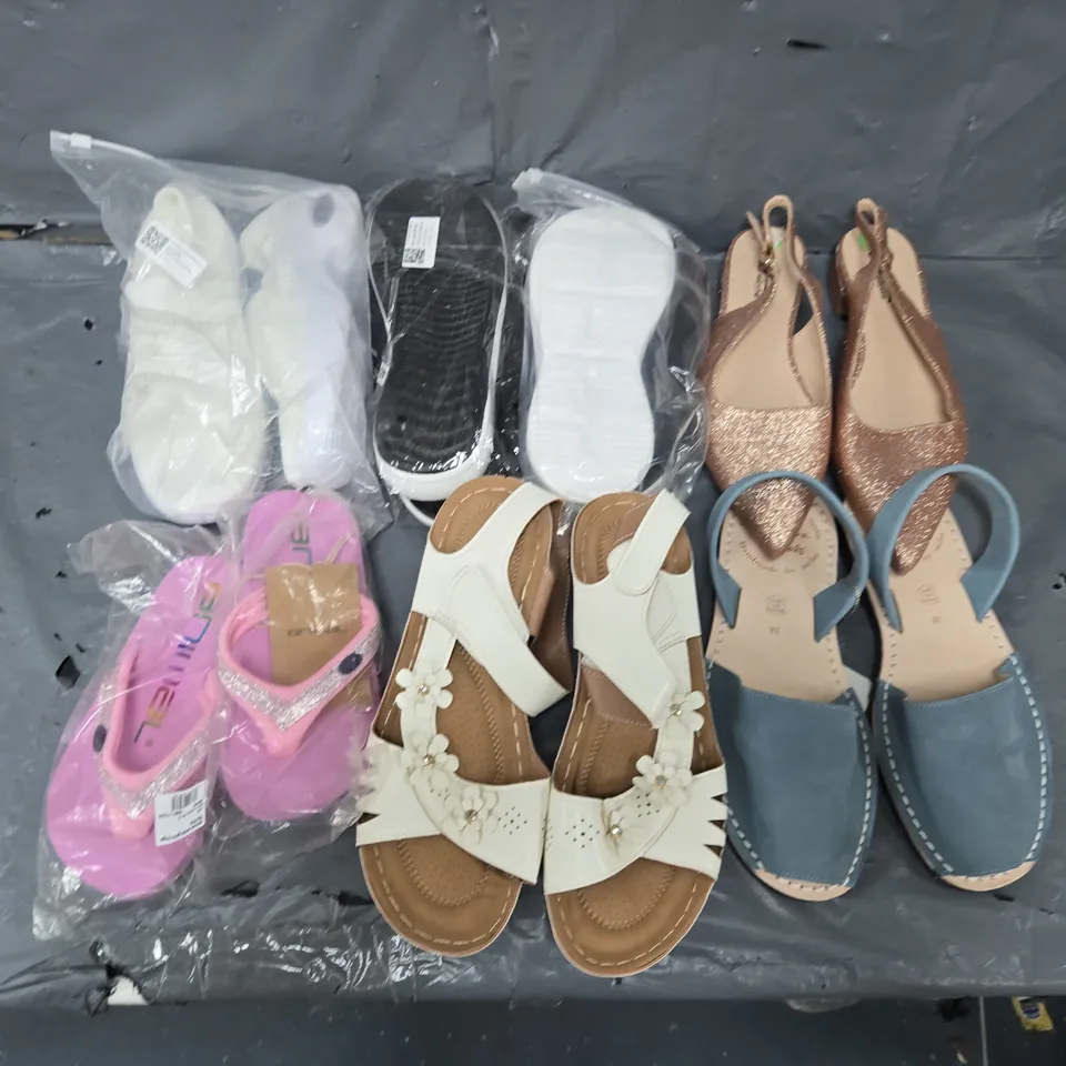 APPROXIMATELY 20 ASSORTED PAIRS OF SHOES AND FOOTWEAR ITEMS IN VARIOUS STYLES AND SIZES TO INCLUDE PALMAIRA SANDALS, ANIMAL, MULANKA, ETC