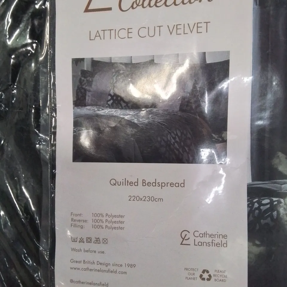 BAGGED CATHERINE LANSFIELD QUILTED BEDSPREAD 