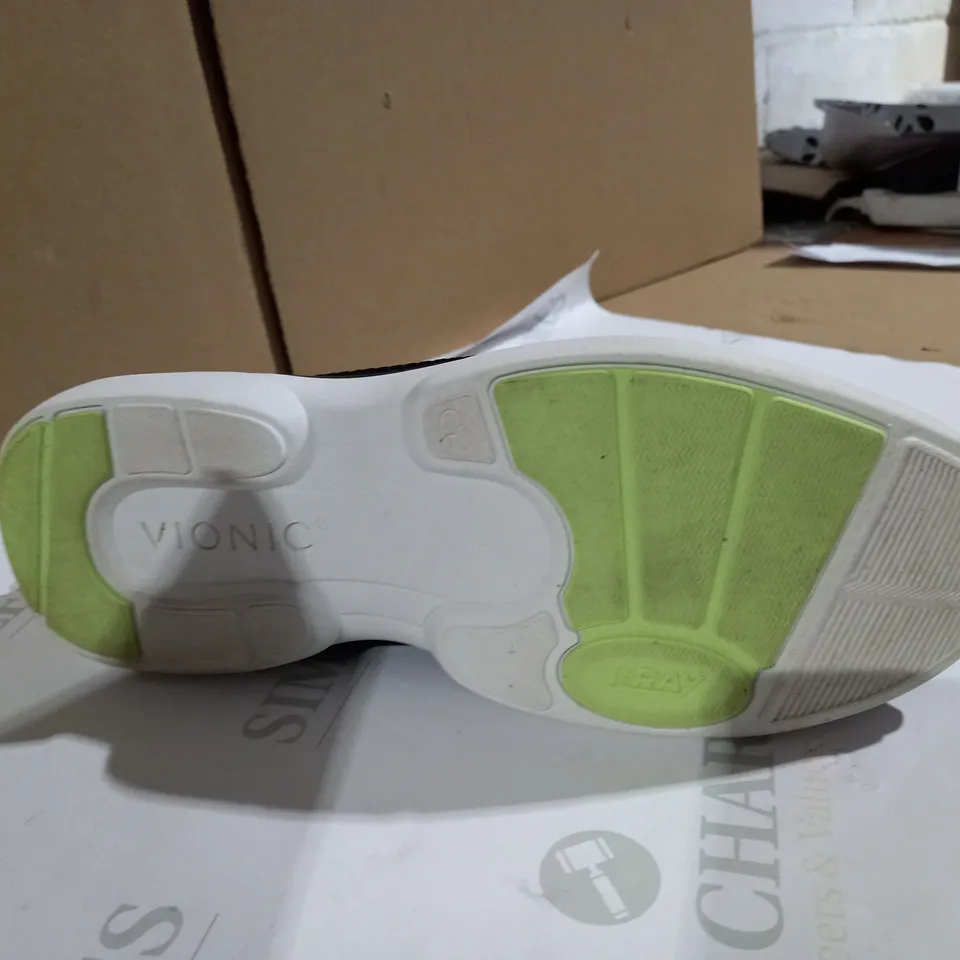 SIZE 5 VIONIC JOJO TRAINER ROSE
