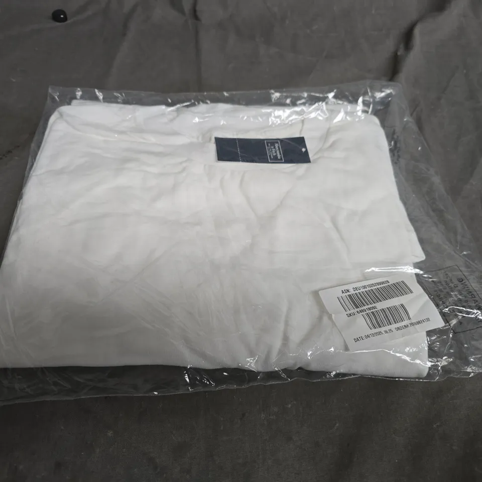 ABERCROMBIE & FITCH WHITE KNIT TOP – SIZE L