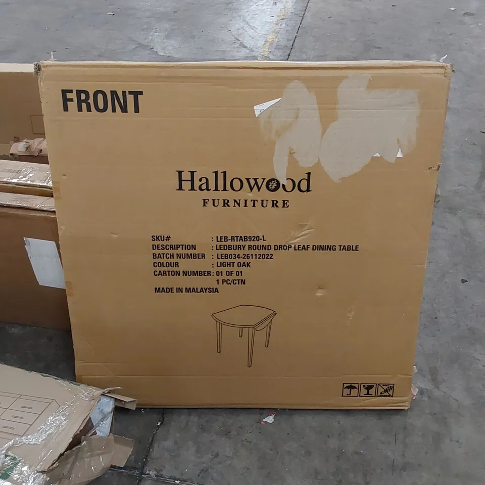 BOXED HALLOWOOD FURNITURE LEDBURY ROUND DROP LEAF DINING TABLE IN LIGHT OAK (1 BOX)