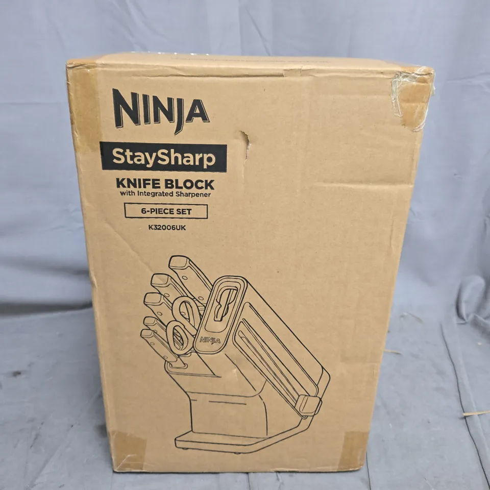 NINJA STAYSHARP KNIFE BLOCK WITH INTEGRATED SHARPENER – 6-PIECE SET (K32006UK) COLLECTION ONLY 18+