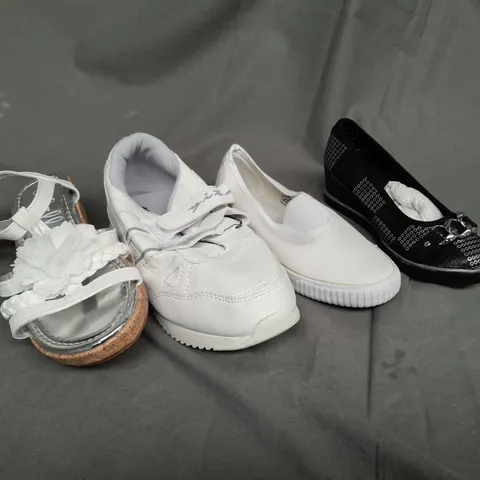BOX OF APPROX 30 ASSORTED KIDS SHOES IN VARIOUS SIZES & COLOURS