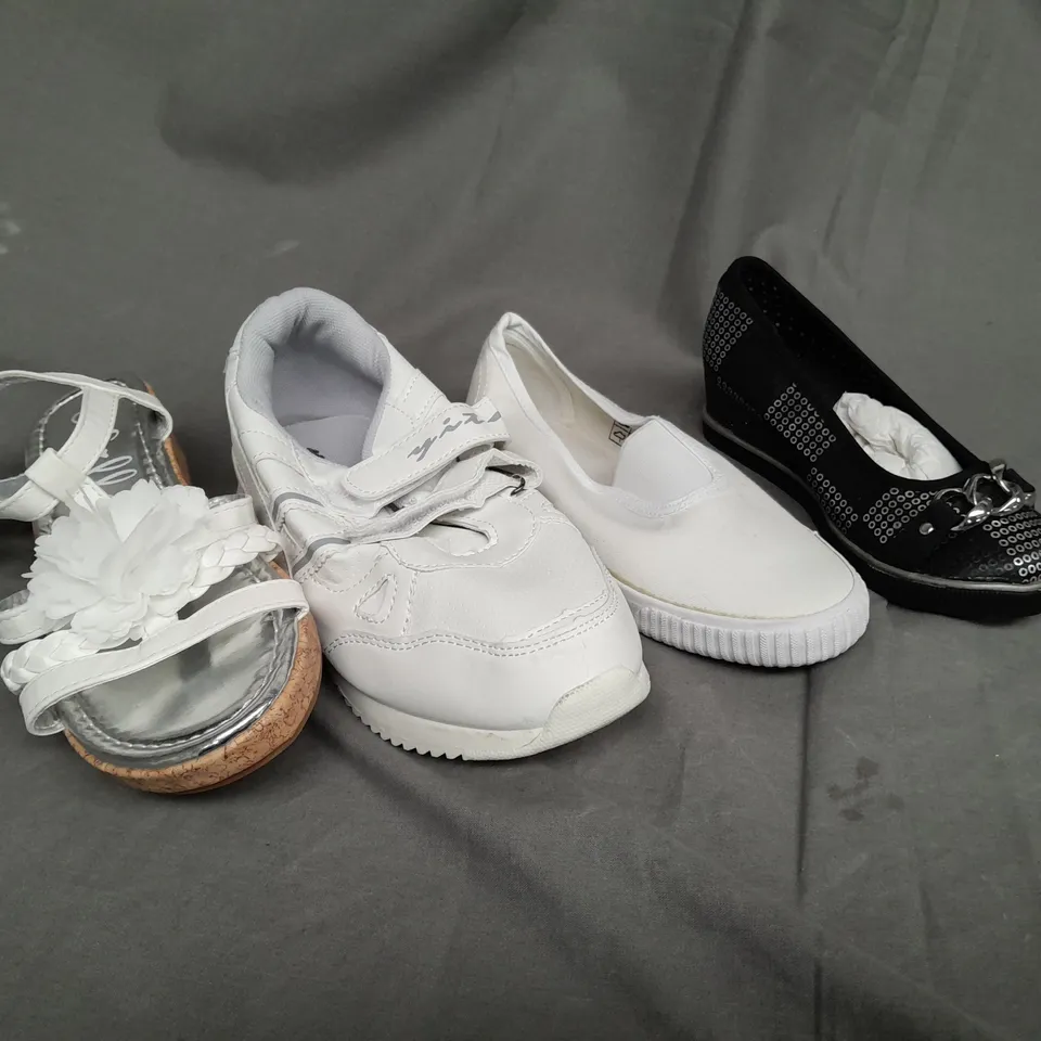 BOX OF APPROX 30 ASSORTED KIDS SHOES IN VARIOUS SIZES & COLOURS 