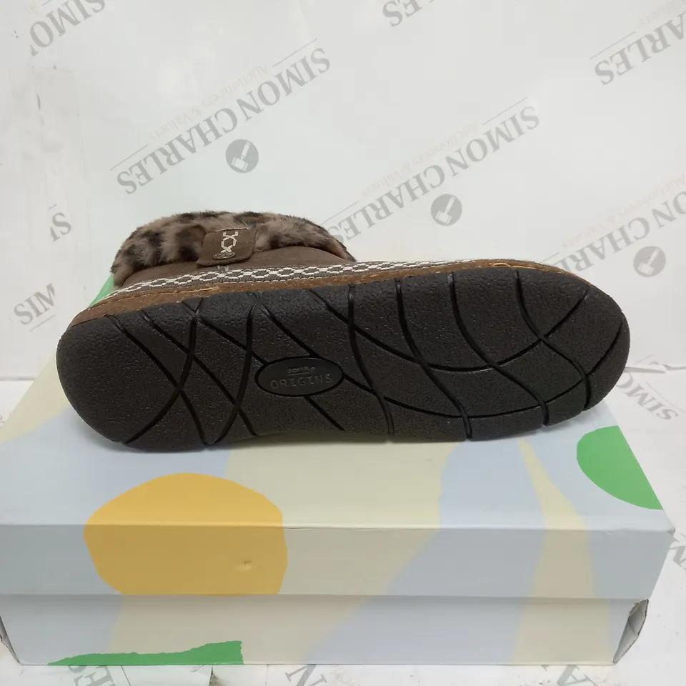 EARTH ORIGINS EMMALYN SUEDE HOUSE BOOTIE SLIPPER SIZE 6