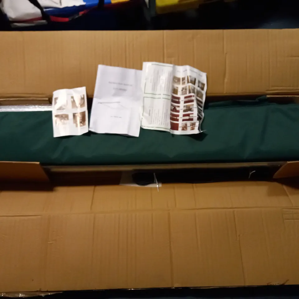 BOXED EXTERNAL WALL-MOUNTED WATERPROOF ROLLER AWNING 350CM X 250CM - KIT WITH ILLUSTRATED INSTRUCTIONS