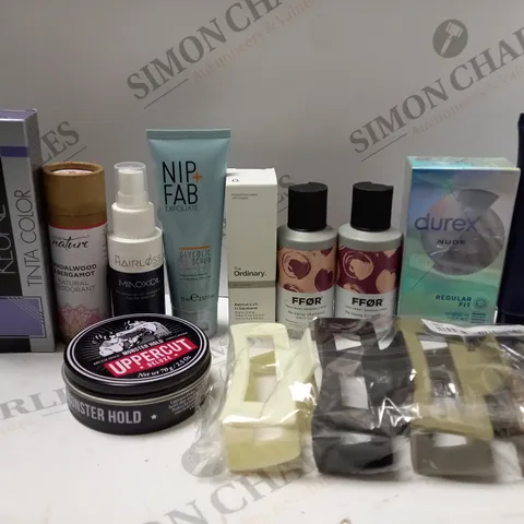 BOX OF APPROX 15 ASSORTED BEAUTY PRODUCTS TO INCLUDE NIP+FAB GLYCOLIC SCRUB, FFOR RE:VAMP SHAMPOO, CLEAN SHAVEN SHAVE GEL, ETC