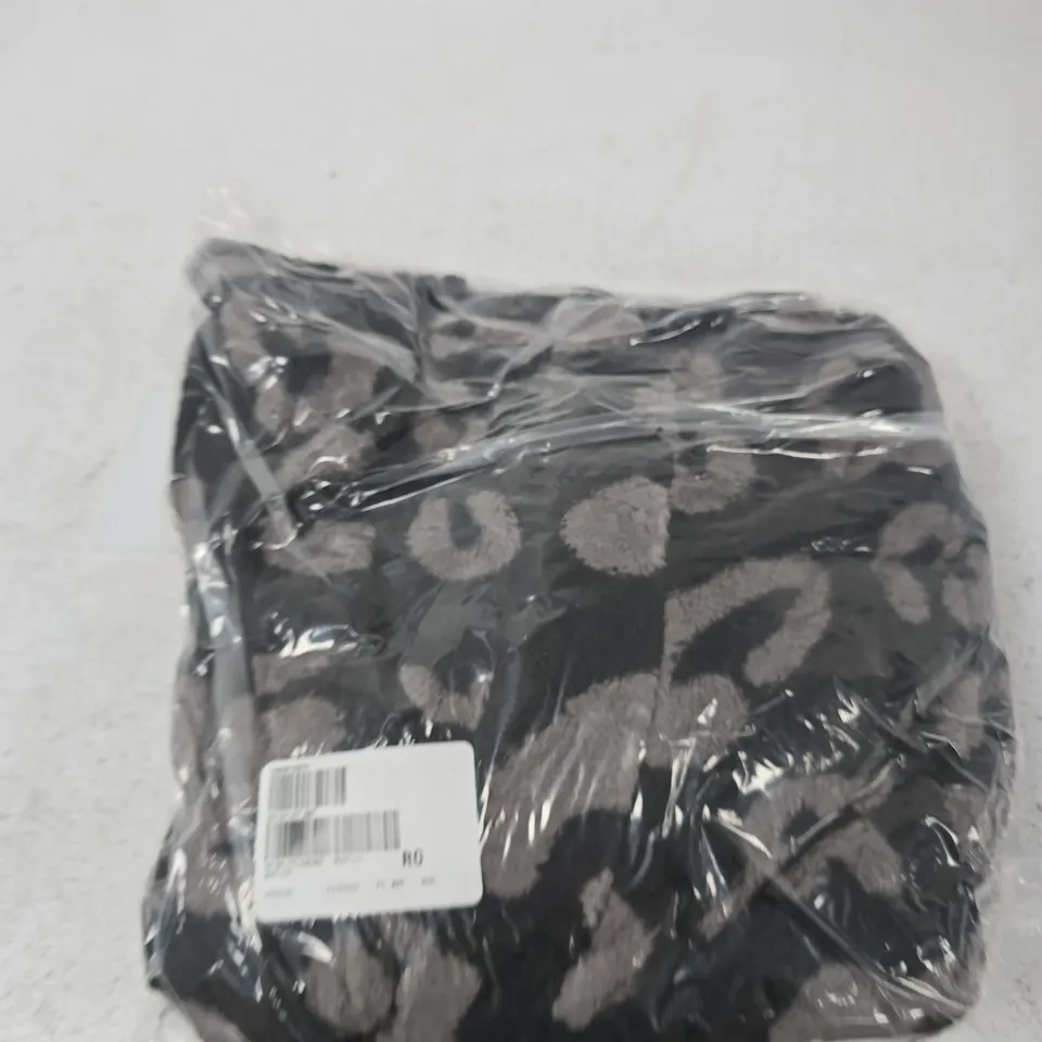 BOX OF APPROXIMATELY 15 ASSORTED CLOTHING ITEMS TO INCLUDE: COZEE HOME BELTED KIMONO 