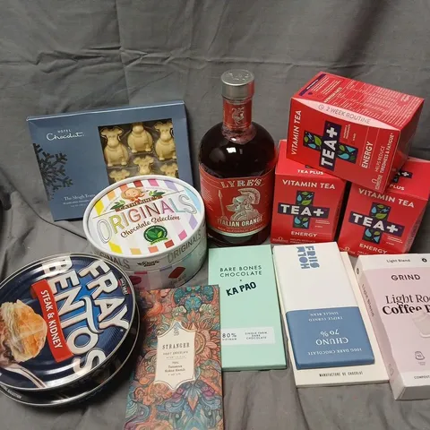 APPROXIMATELY 15 ASSORTED FOOD & DRINK ITEMS TO INCLUDE GRIND COFFEE LIGHT ROAST COFFEE PODS, VITAMIN TEA, LYRES ITALIAN ORANGE NON-ALCOHOLIC SPIRIT, ETC - COLLECTION ONLY