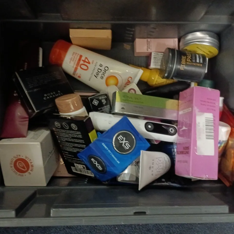 APPROXIMATEY 20 ASSORTED HEALTH AND BEAUTY PRODUCTS TO INCLUDE - CLEAR BLUE DIGITAL TESTS - NEUTROGENA BODY LOTION AND MUM & YOU BIODEGRADABLE WIPES