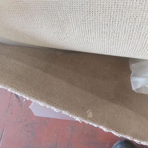 ROLL OF QUALITY ROYAL VELVET KENTON CARPET - APPROXIMATELY 5 x 5m