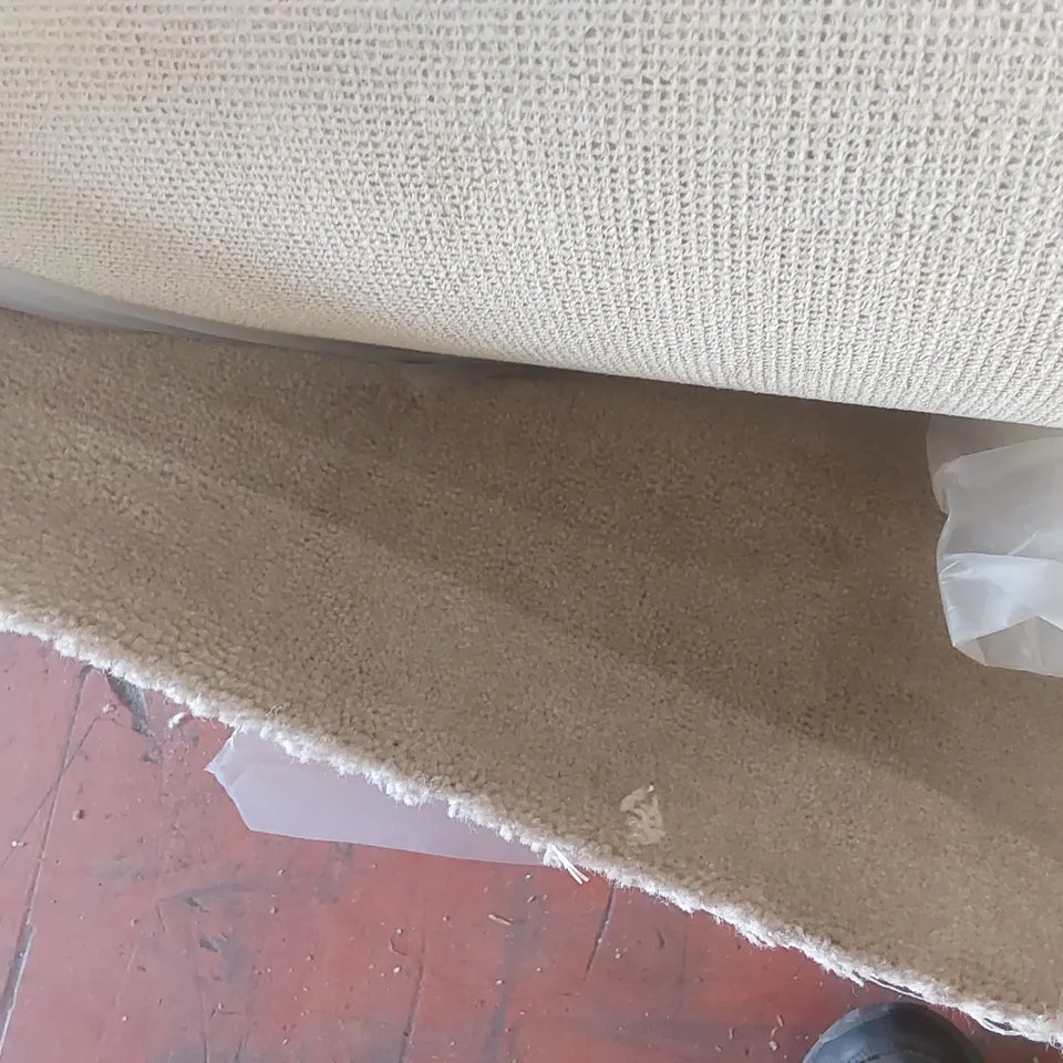 ROLL OF QUALITY ROYAL VELVET KENTON CARPET - APPROXIMATELY 5 x 5m