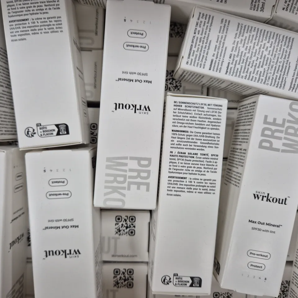BOX OF APPROXIMATELY 150 SKIN WRKOUT MAX OUT MINERAL SPF30 SUNSCREEN WITH TINT (30ML)