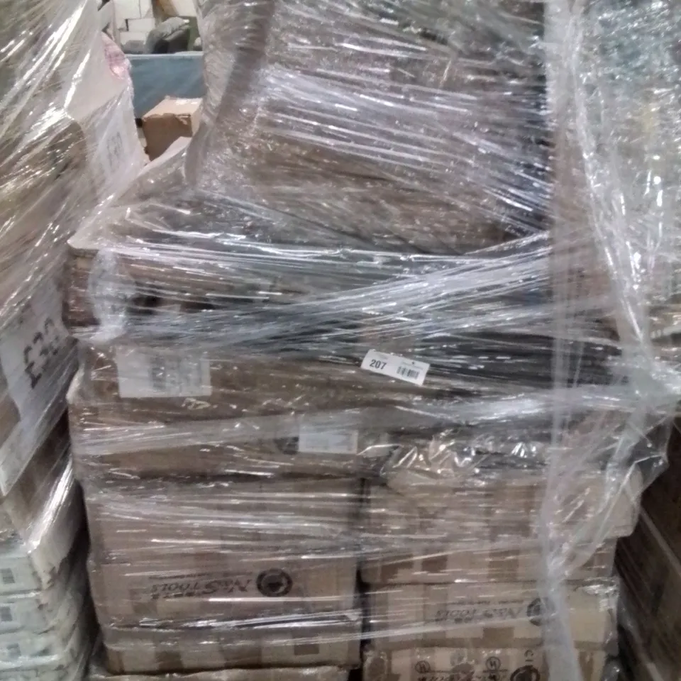 PALLET CONTAINING ASSORTED ITEMS TO INCLUDE: SKATEBOARDS ECT. 
