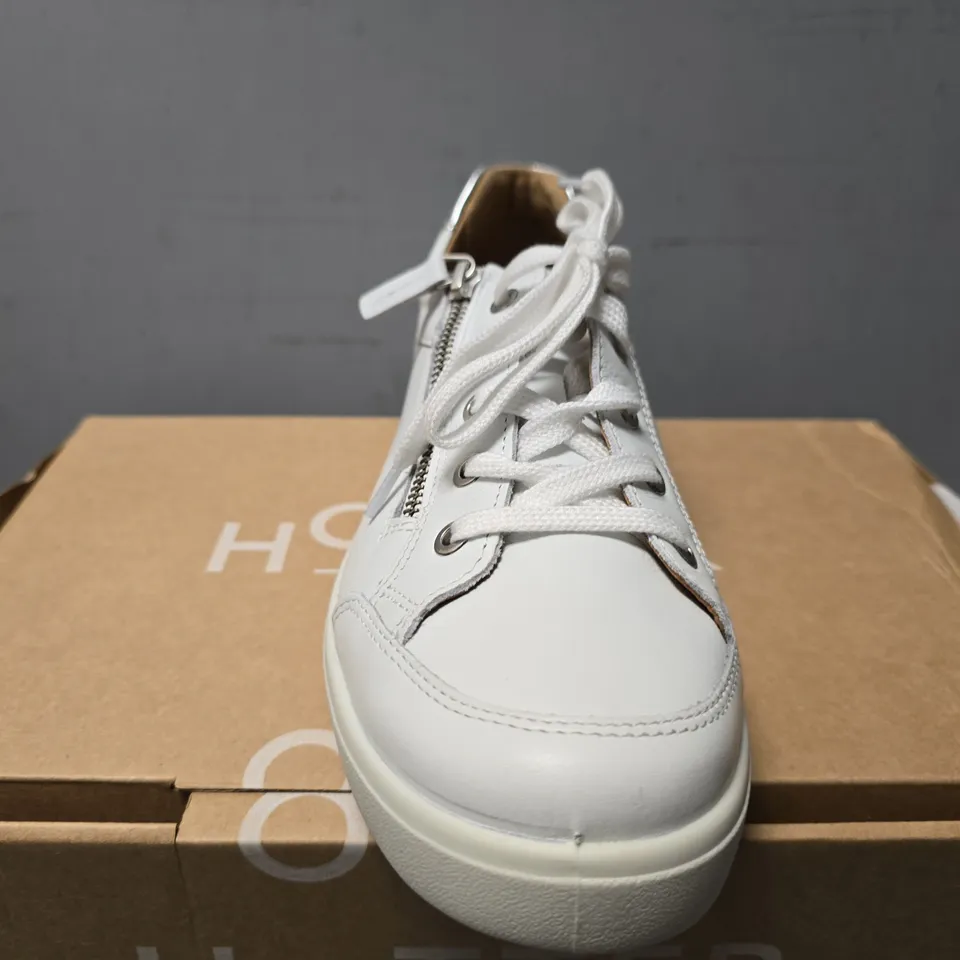 BOXED HOTTER CHASE II EXTRA WIDE WHITE - SIZE UK 7.5