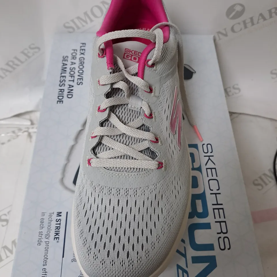 SKETCHERS GO RUN LITE IN GREY AND PINK SIZE 10 