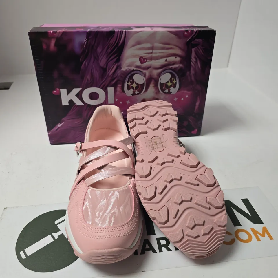 BOXED KOI KYUBI SHIMMERING HIKING MARY JANES IN PINK - UK 6