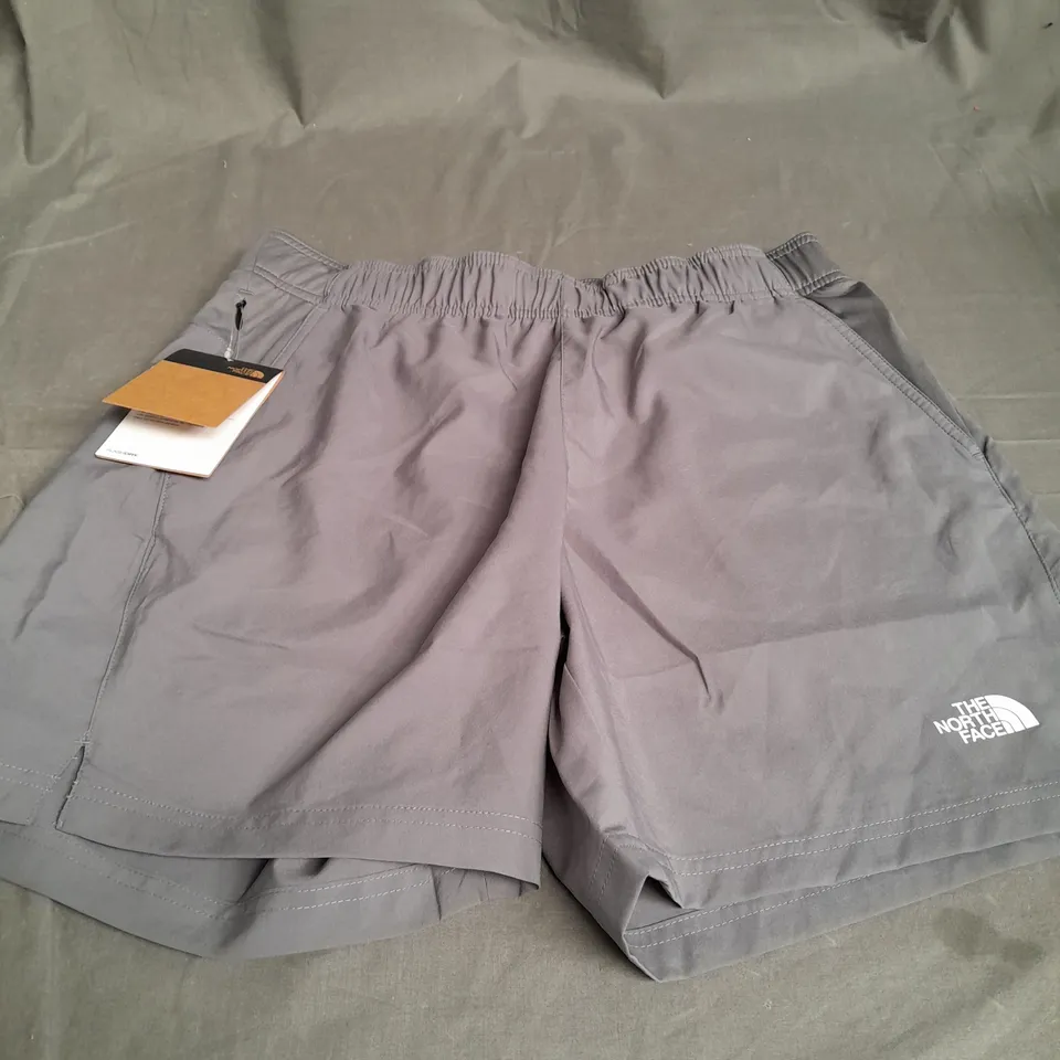 THE NORTH FACE LIGHT GREY SHORTS - MEDIUM