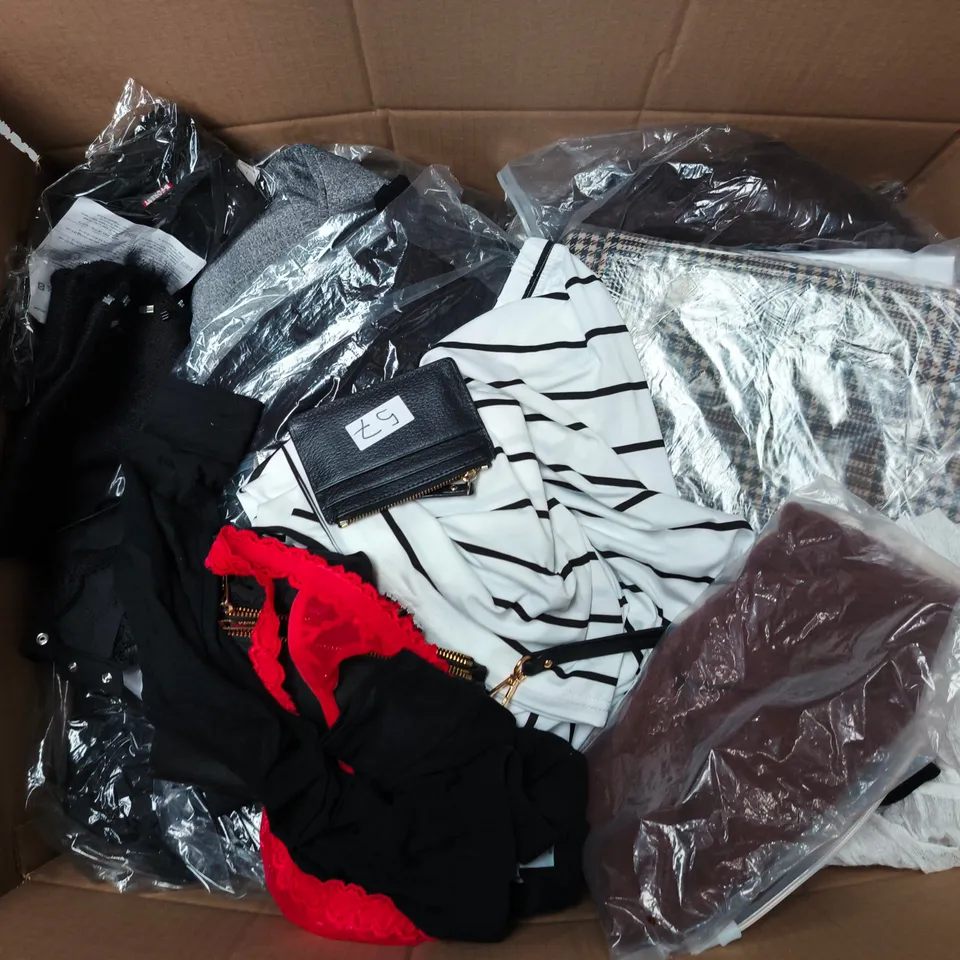 APPROXIMATELY 25 ASSORTED CLOTHING ITEMS IN VARIOUS SIZES, STYLES & COLOURS TO INCLUDE BRANDS SUCH AS BERSHKA, CLASSIC & MODERN, F&F, ETC - COLLECTION ONLY