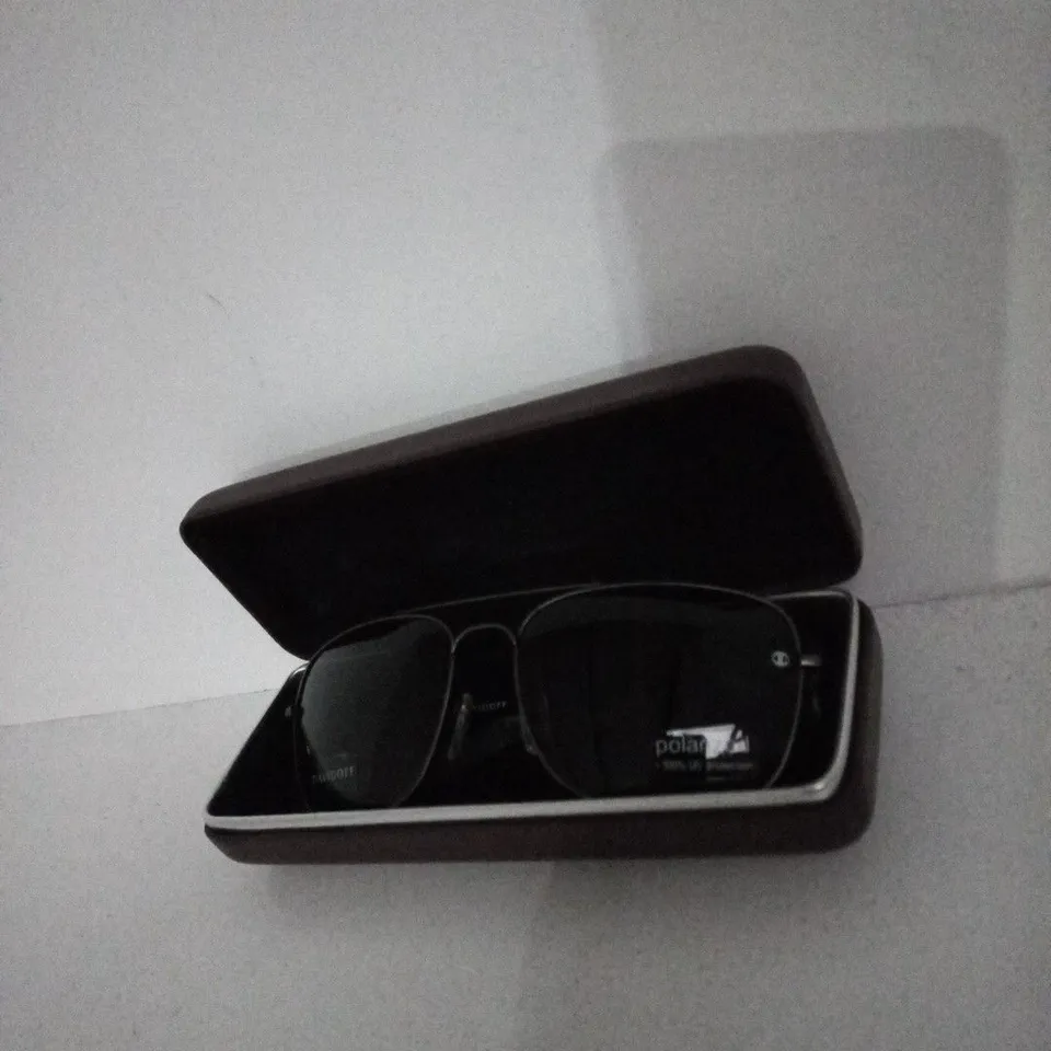 DAVIDOFF SUNGLASSES IN BLACK BROWN CASE