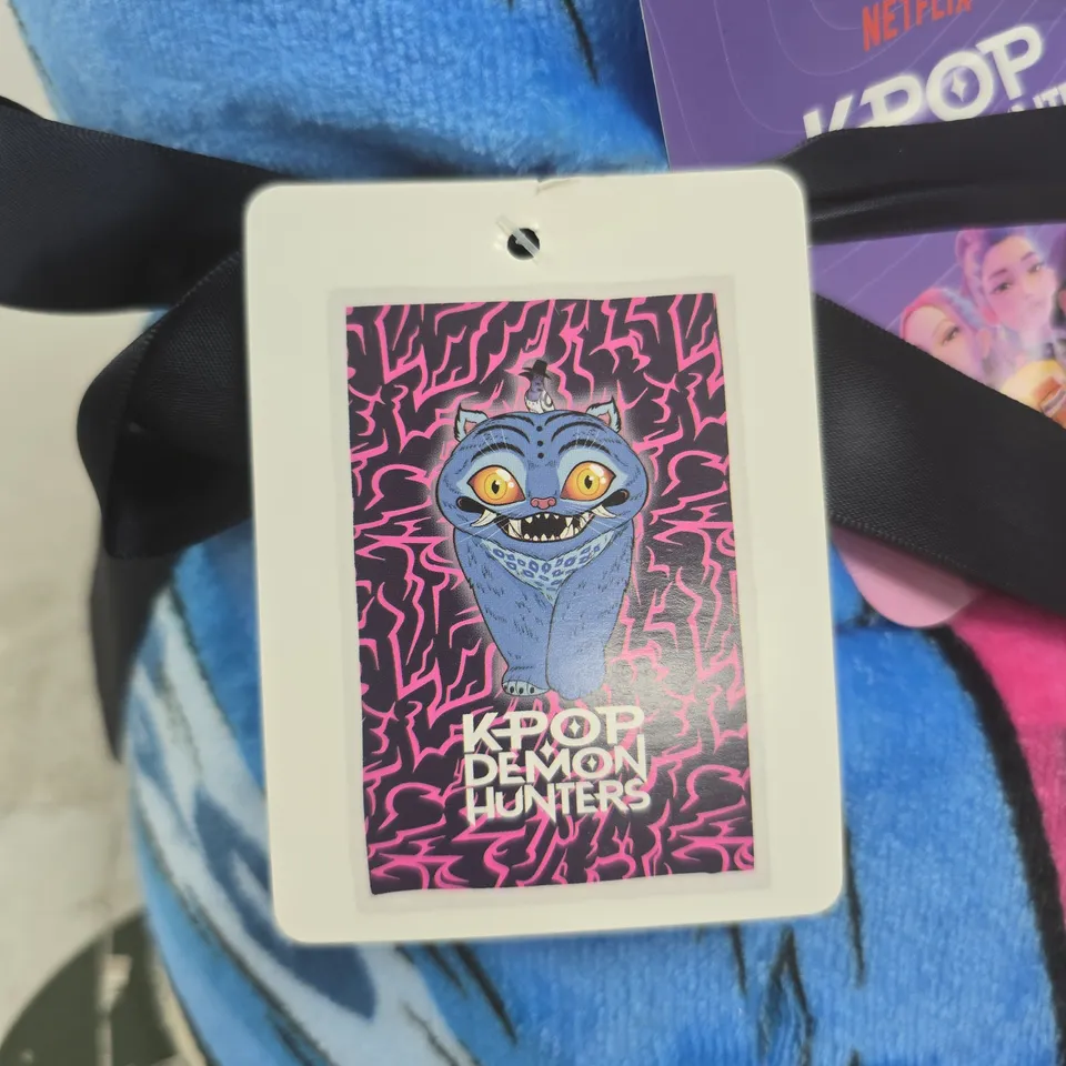 KPOP DEMON HUNTERS SHERPA-LINED BLANKET – 100CM X 150CM