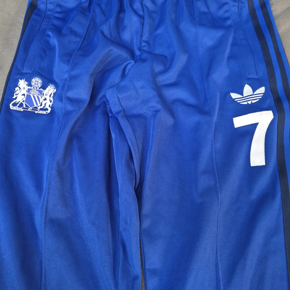 ADIDAS MANCHESTER UNITED GEORGE BEST JOGGERS IN BLUE SIZE LARGE