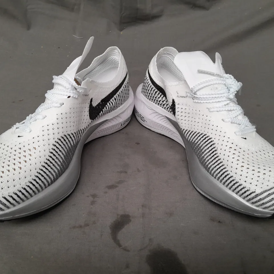 BOXED PAIR OF NIKE ZOOMX VAPORFLY SHOES IN WHITE/BLACK UK SIZE 6