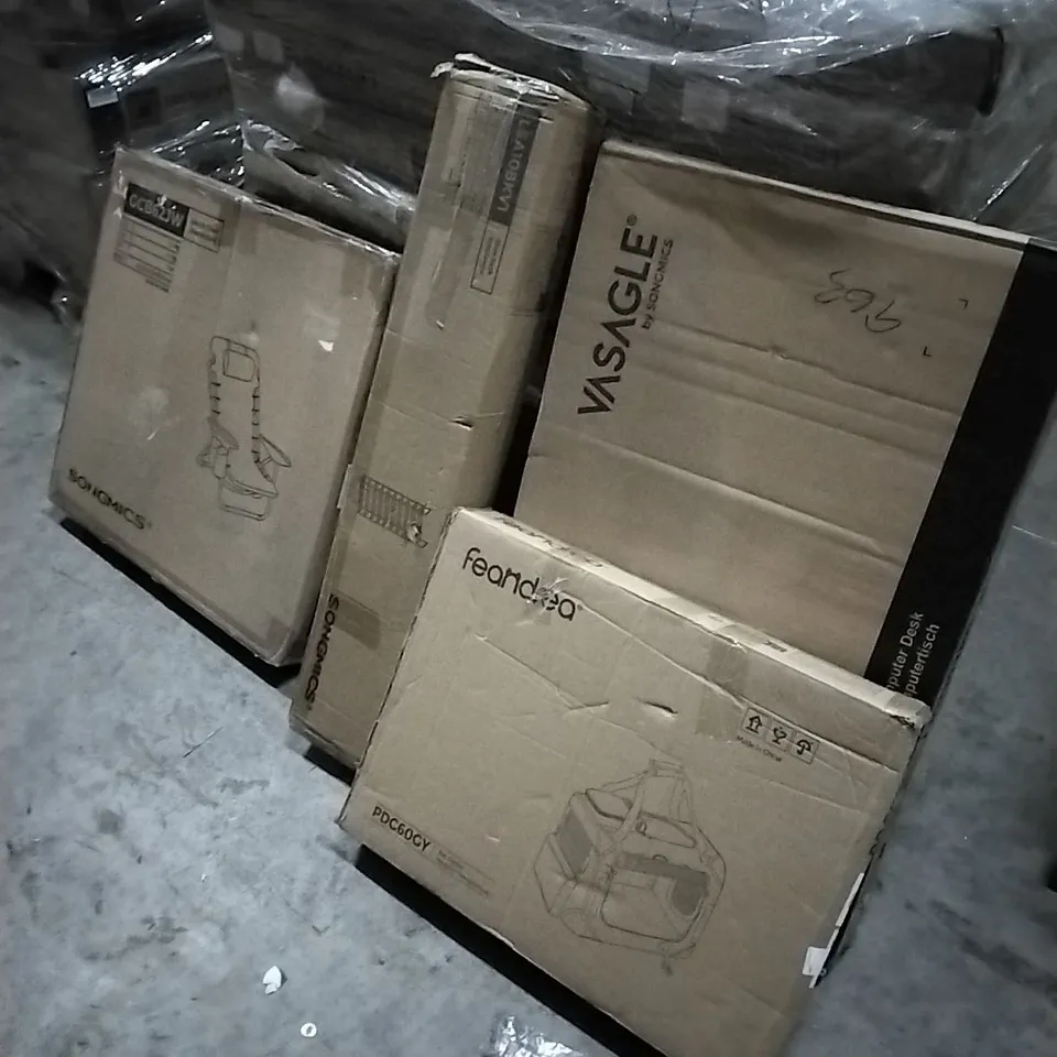 PALLET OF HOUSEHOLD ITEMS TO INCLUDE BEACH CHAIR, SHOE RACK, COMPUTER DESK, PET CARRIER AND OTHER ASSORTED ITEMS...