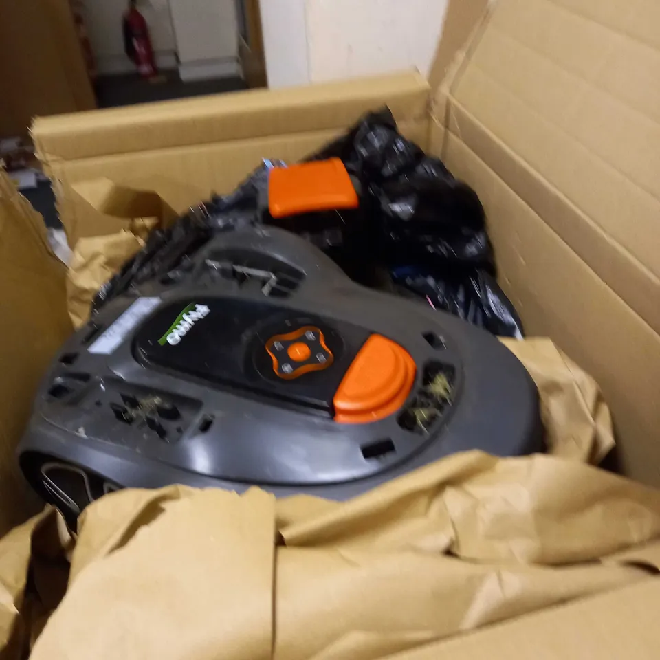 FLYMO EASILIFE ROBOTIC LAWNMOWER