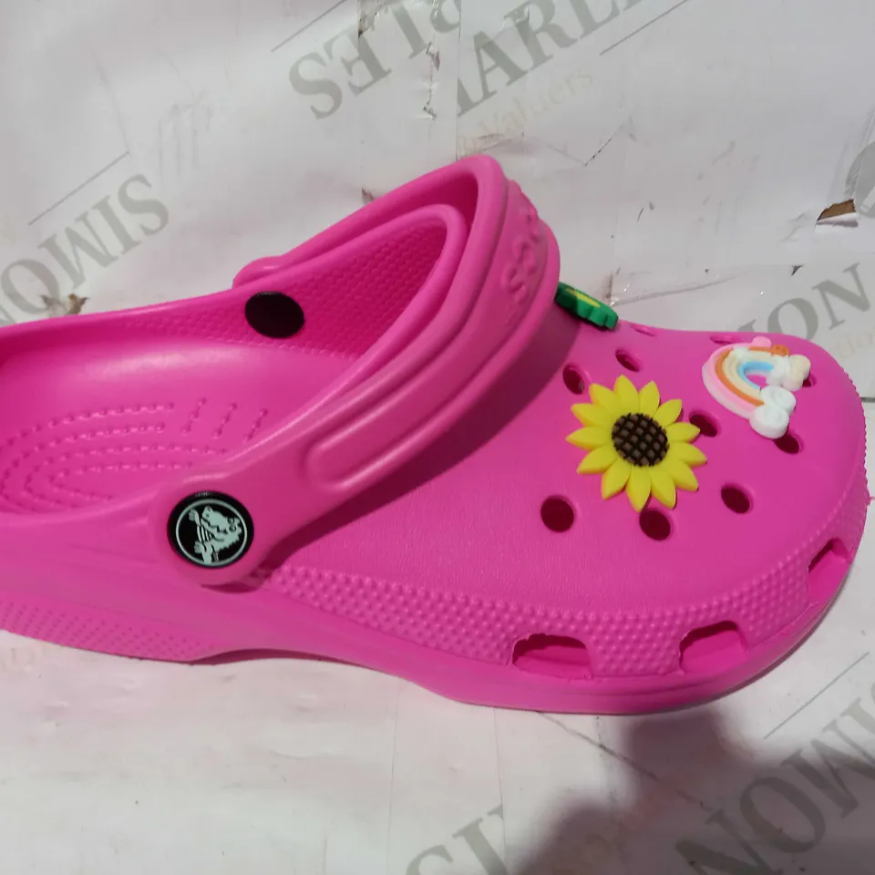 PAIR OF CROCS CLASSIC IN ELECTRIC PINK UK SIZE M4/W6