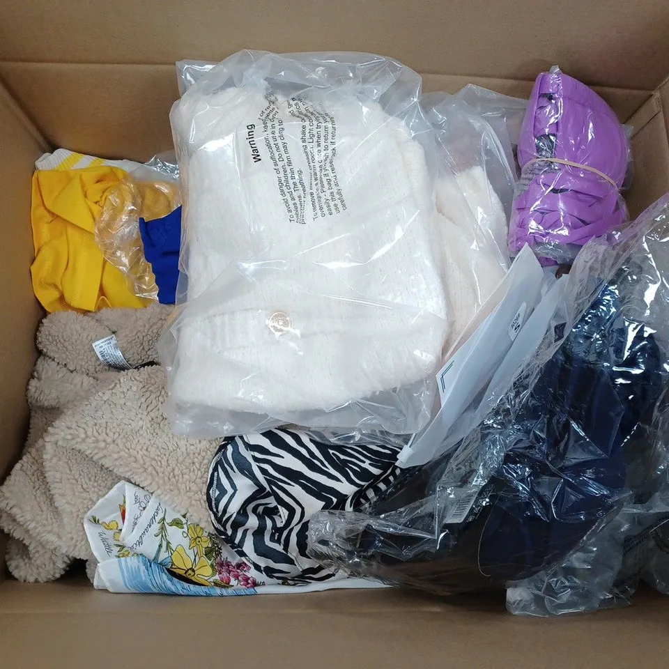 LARGE QUANTITY OF CLOTHING ITEMS TO INCLUDE DRESSES, SWEATERS, JEANS, T-SHIRTS, ETC