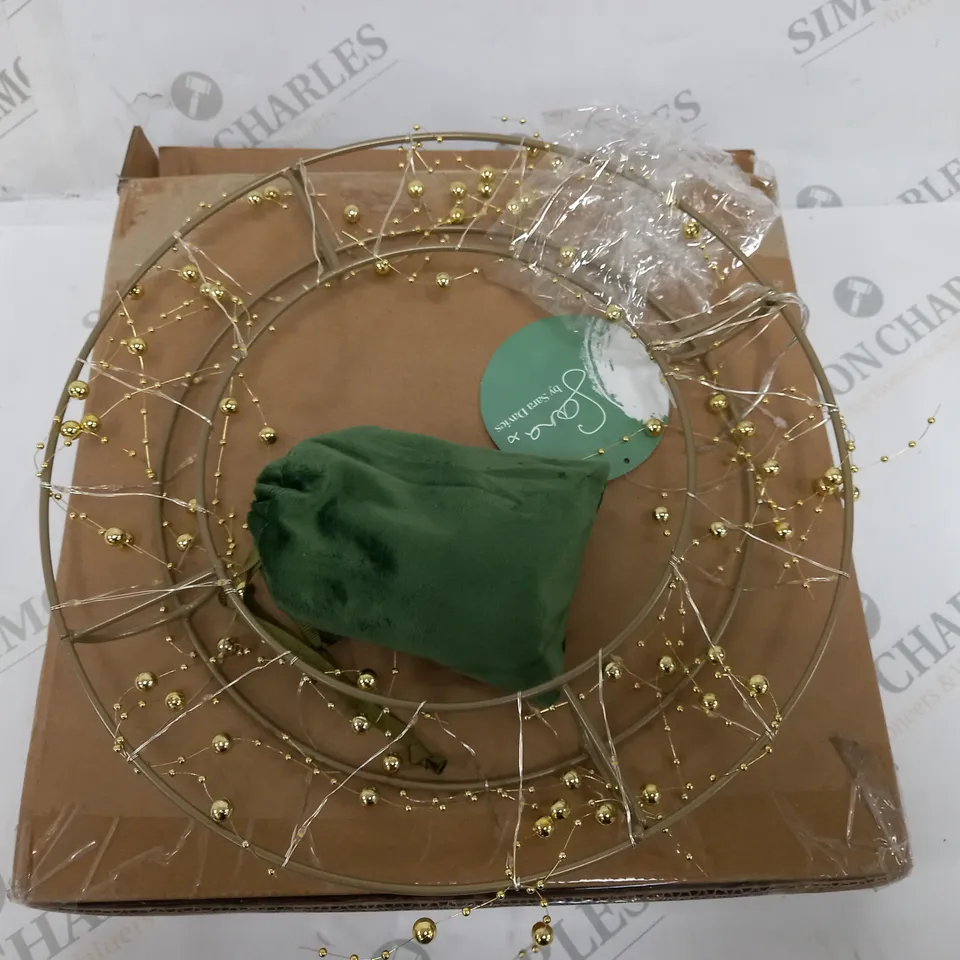 PRE LIT BEADED WREATH