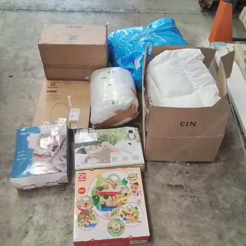 PALLET CONTAINING ASSORTED PRODUCTS INCLUDING: 8" ALTERNATING PRESSURE MATTRESS, DUVETS, HEATED BLANKETS, TOILET SEAT, KIDS TOY ECT