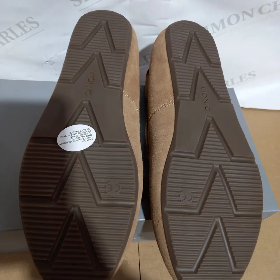 VIONIC ALICE WHEAT SLIP ON SHOES - SIZE 6	