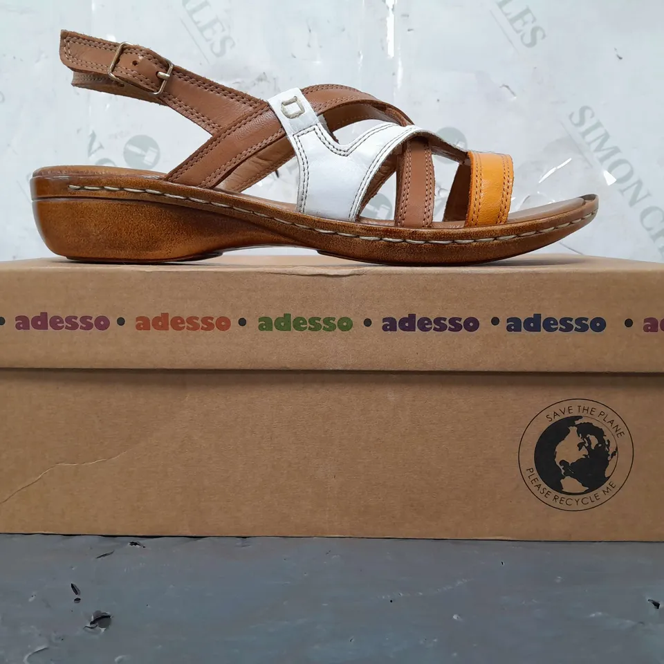 BOXED PAIR OF ADESSO TAYLOR STRAPPY SANDALS IN TAN SIZE 5