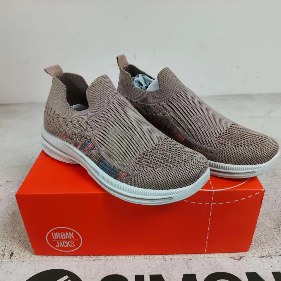 BOXED PAIR OF URBAN JACKS SLIP-ON KNIT SNEAKERS – BEIGE, UK 5