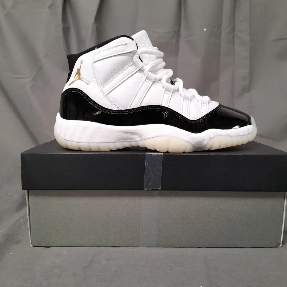 BOXED PAIR OF NIKE AIR JORDAN 11 RETRO SHOES IN WHITE/BLACK UK SIZE 4