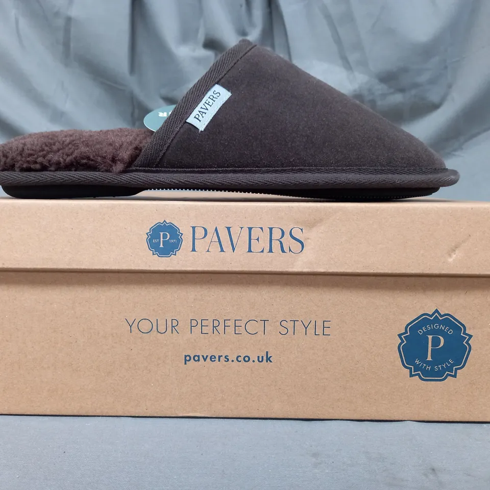 BOXED PAIR OF PAVERS SLIPPERS IN BROWN UK SIZE 9