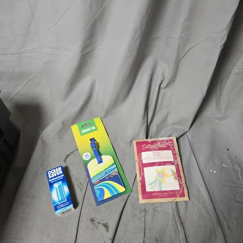APPROXIMATELY 20 ASSORTED HOUSEHOLD ITEMS INCLUDING LUGGAGE TAG , OCEAN SAVER SPRAY AND MAKE YOUR OWN MAGIC WAND 