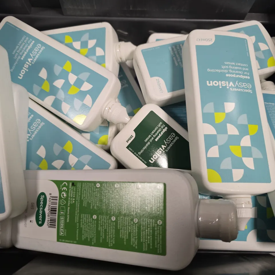 APPROXIMATELY 15 ASSORTED VISION CARE ITEMS TO INCLUDE - SPECSAVERS ALL PURPOSE , SPECSAVERS UNI PURPOSE , RENU MPS ETC