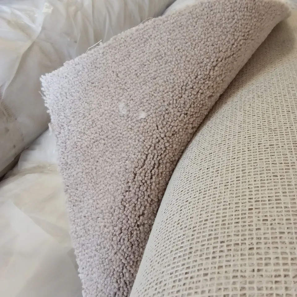 ROLL OF QUALITY TUDOR TWIST REGAL CALICO CARPET // APPROX SIZE: 4 x 2m