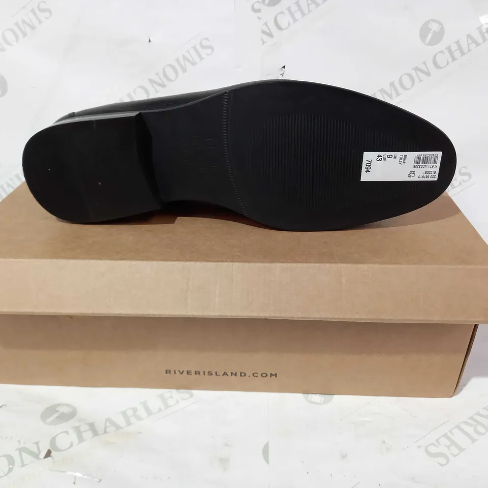 BOXED PAIR OF RIVER ISLAND TULLY SLIP ON LEATHER SHOES IN BLACK UK SIZE 9